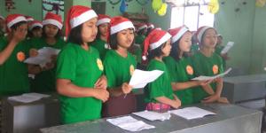 children are singing Christmas songs