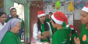 donating Christmas gift for children from Myittamon Orphanage