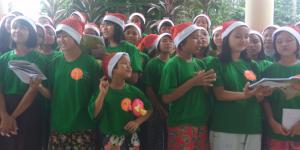 children are singing for farewell